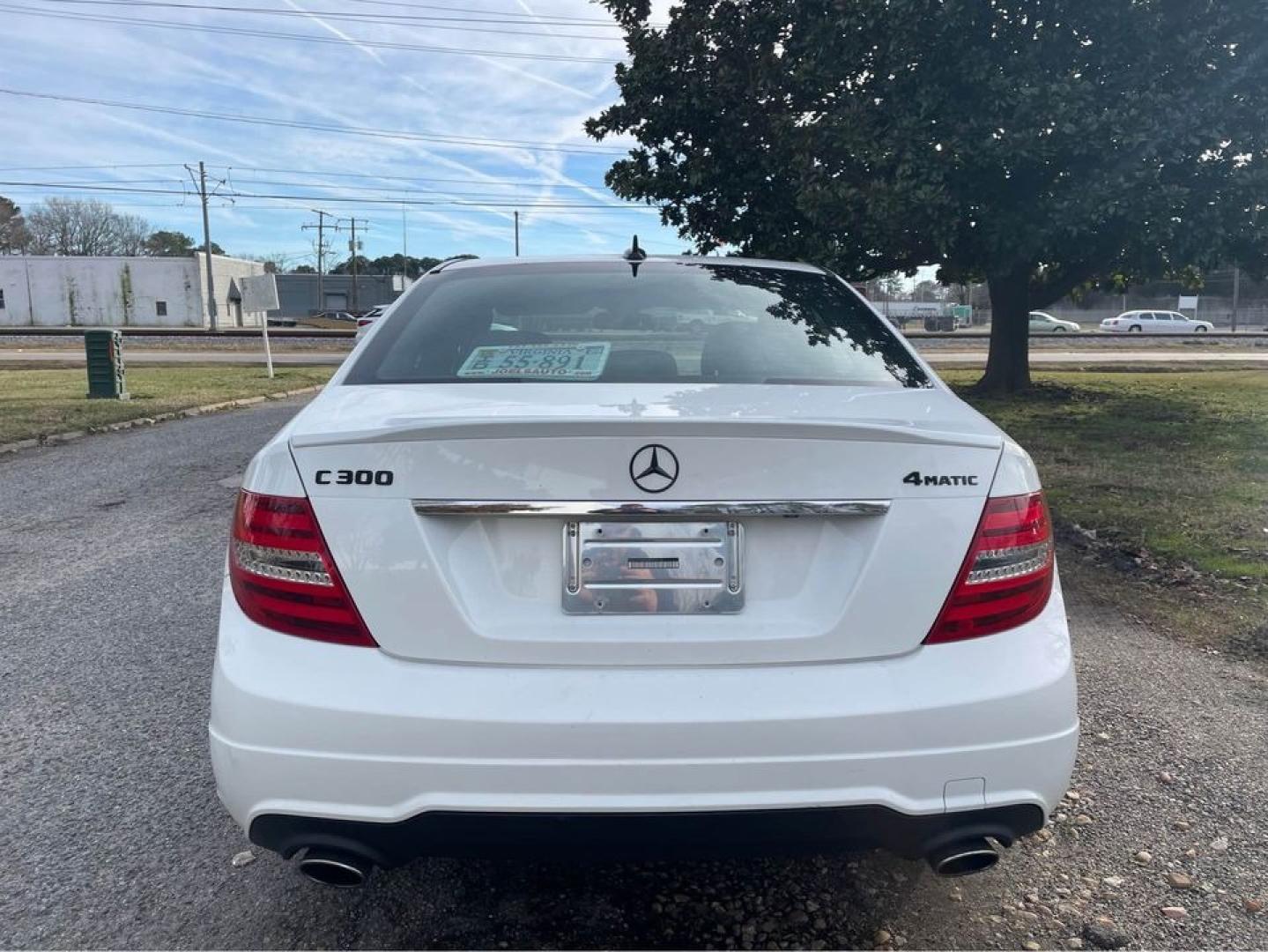 2013 WHITE Mercedes-Benz C-Class (WDDGF8AB5DR) with an V6 engine, Auto transmission, located at 5700 Curlew Drive, Norfolk, VA, 23502, (757) 455-6330, 36.841885, -76.209412 - Photo#5